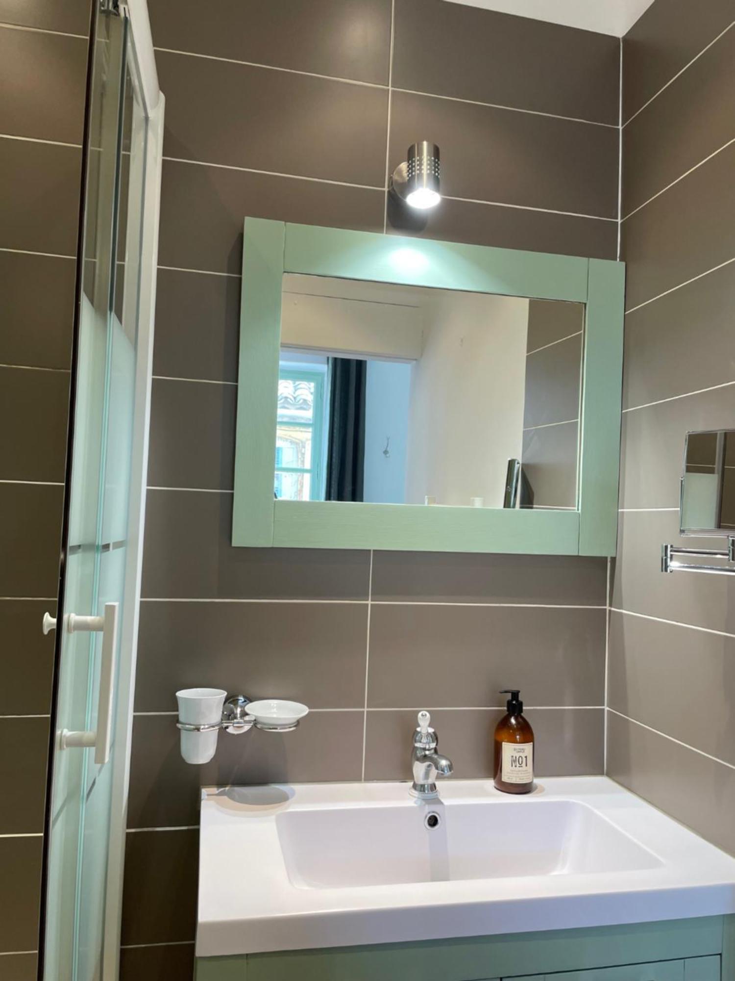 L'Ecrin De Mona Au Coeur De Lourmarin Apartman Kültér fotó