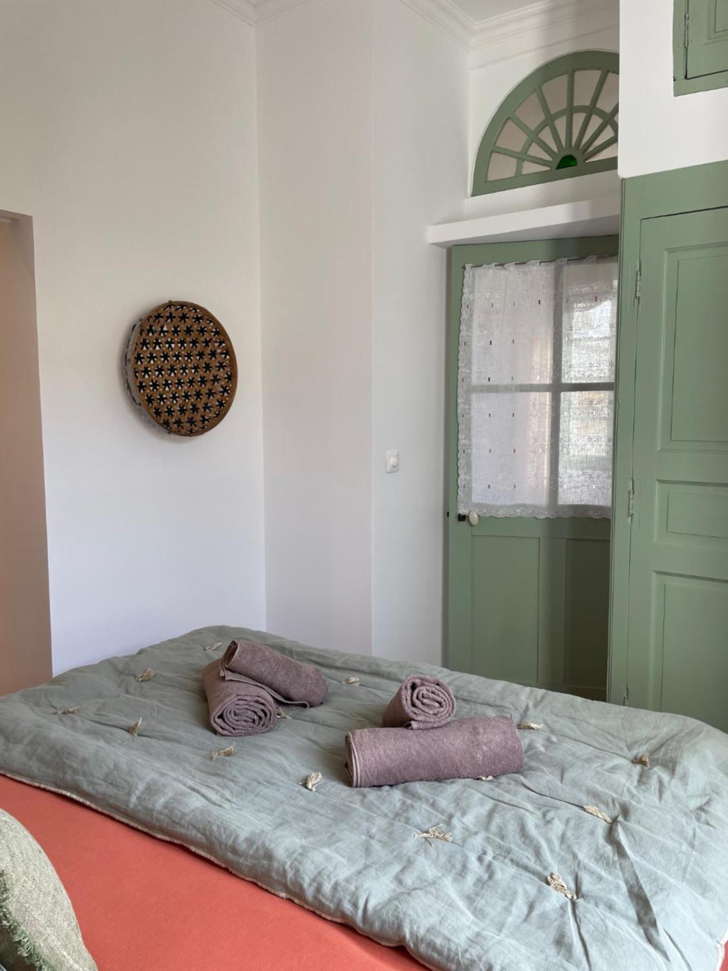L'Ecrin De Mona Au Coeur De Lourmarin Apartman Kültér fotó