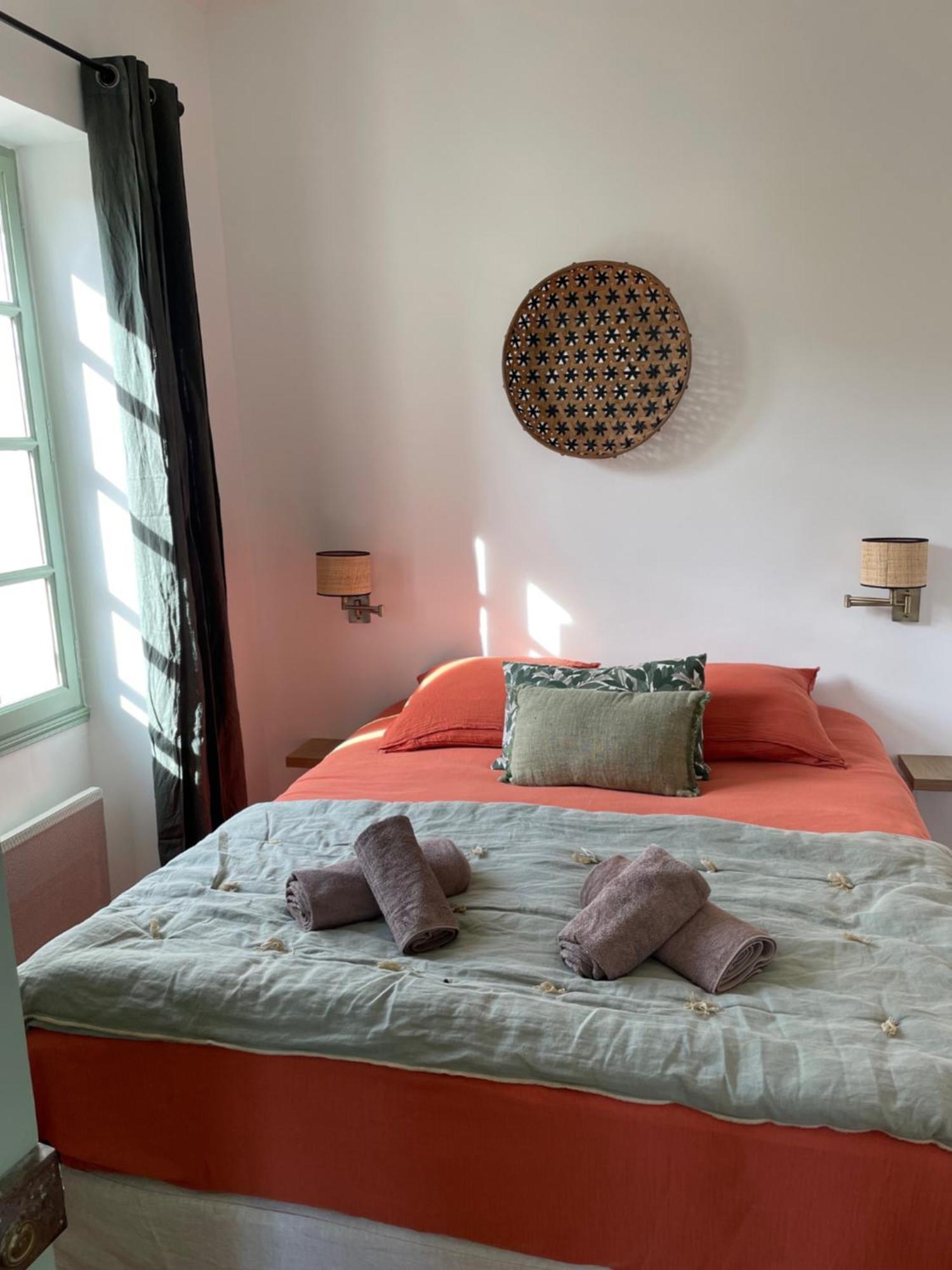 L'Ecrin De Mona Au Coeur De Lourmarin Apartman Kültér fotó